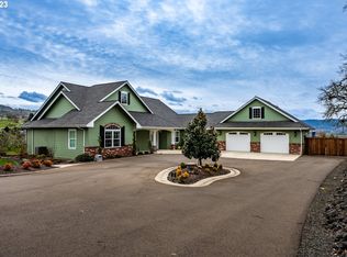 162 Old Barn Ct, Roseburg, OR 97471