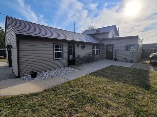 102 S Elizabeth St, Eden, WI 53019