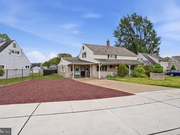 22 Inbrook Rd, Levittown, PA 19057