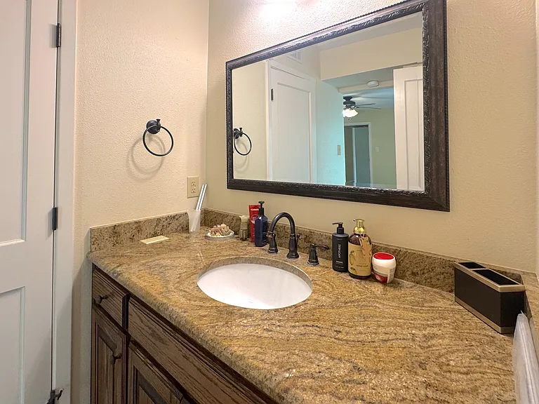 2542 Lindenwood Dr #2542 — Photo 11