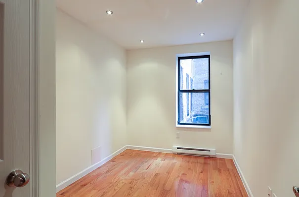 Rented by REZI | media 15