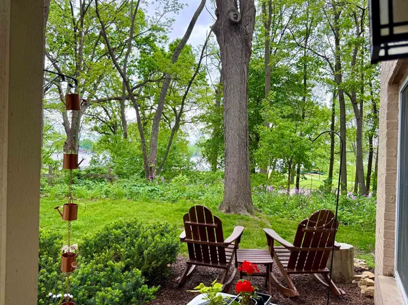 65 Waunona Woods Ct, Madison, WI 53713