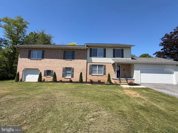 805 Antrim Ln, Greencastle, PA 17225