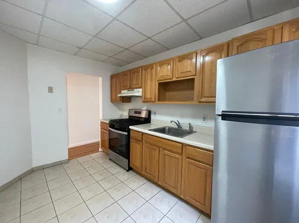 179 W 48th St #17E, Bayonne, NJ 07002