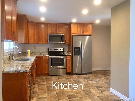 5th image of 826 S 200th St