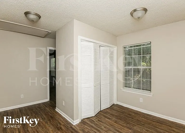841 Hackamore St — Photo 4