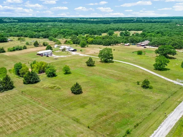 343 Meadow Lark Ln, Bowie, TX 76230