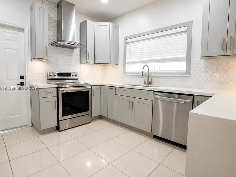 2721 NE 42nd Ave — Photo 7