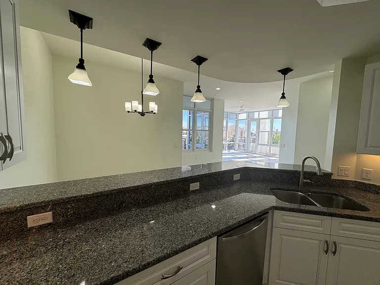 201 W Marion Ave #1414 — Photo 3