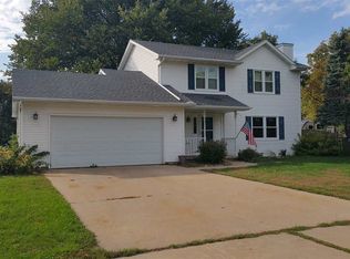 925 Pheasant Creek Dr, Oshkosh, WI 54904
