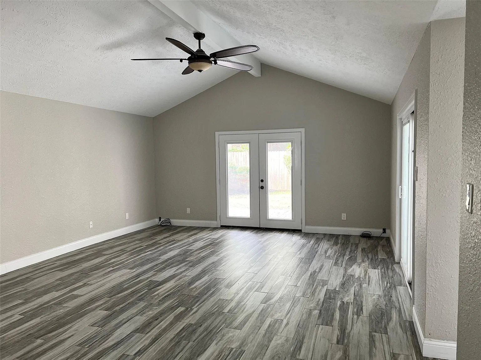 3 bed, 2.0 bath, 1438 sqft, $1,950 — Photo 4