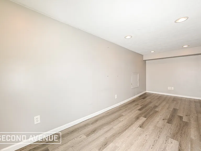 220 Briarwood Dr — Photo 11