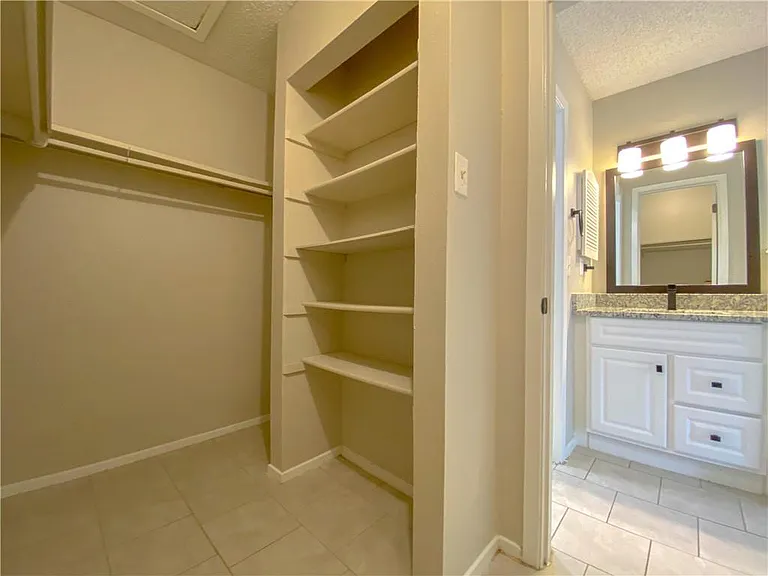 11908 Sunhillow Bnd #B — Photo 15