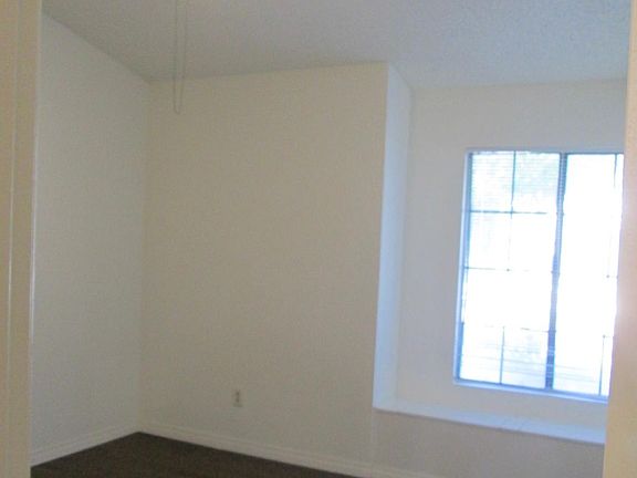 5th image of 824 Ashley Way