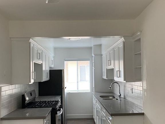 3rd image of 3557-3563 Jasmine Ave #6