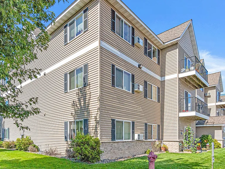 Evergreen Apartment Homes — Photo 11