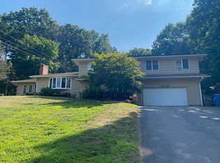 18 Plymouth Ln, Manchester, CT 06040