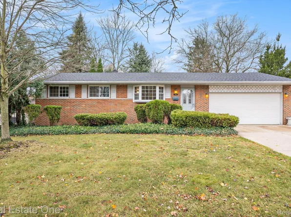 926 Byron Dr, Milford, MI 48381