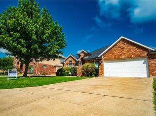 707 Manchester Dr, Mansfield, TX 76063