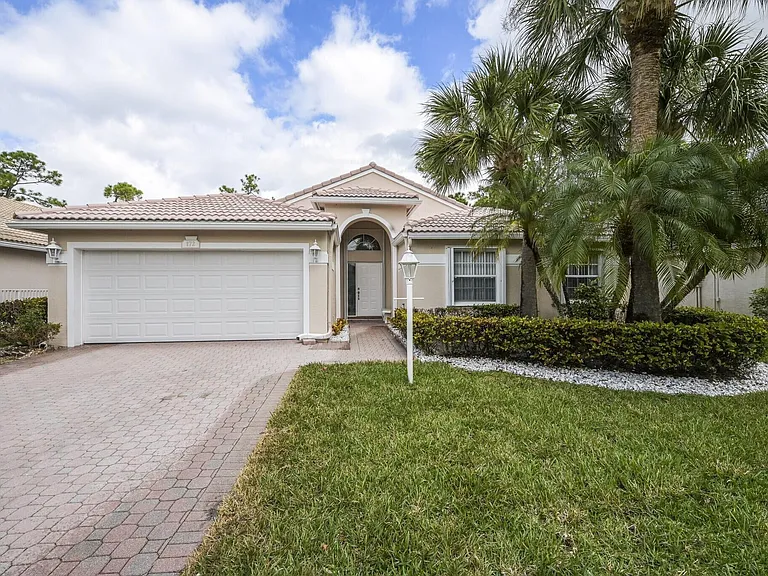 172 Jones Creek Dr — Photo 2