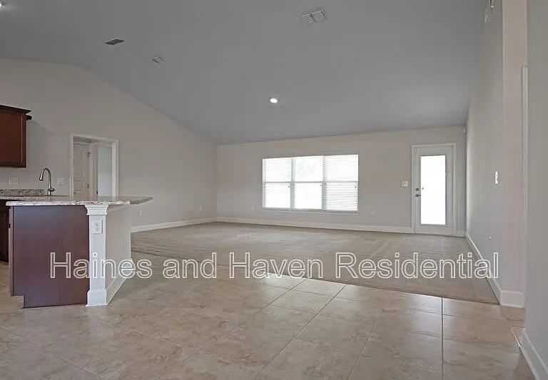 1217 Forest Hills Dr — Photo 10