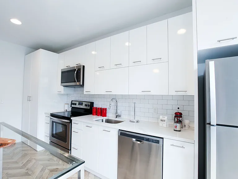 Excelsior Park Apartments — Photo 30