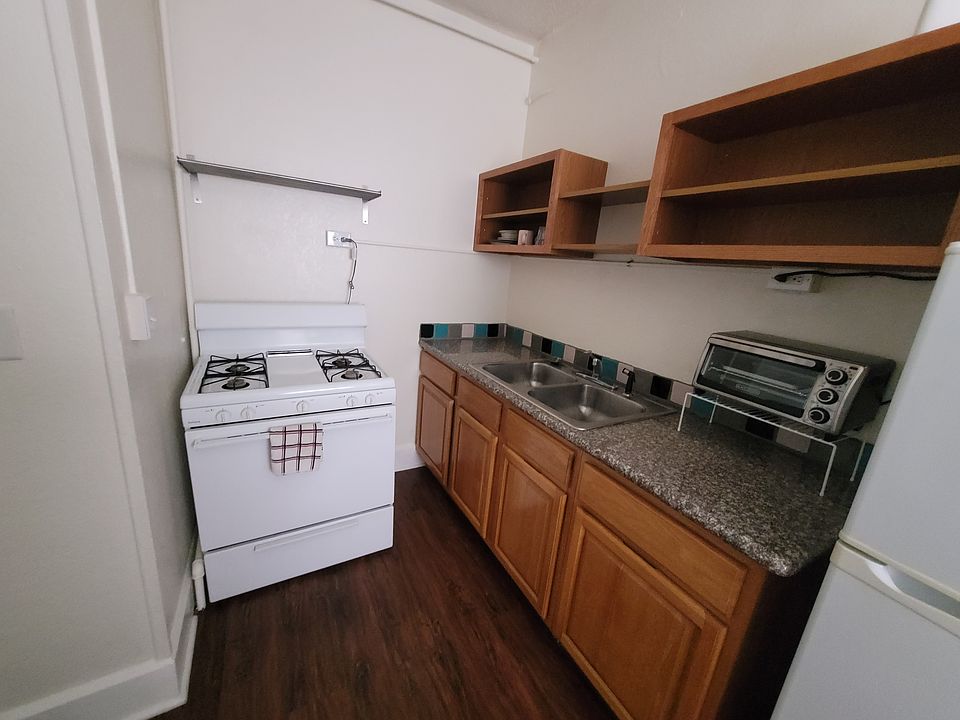 Full, separate kitchen.