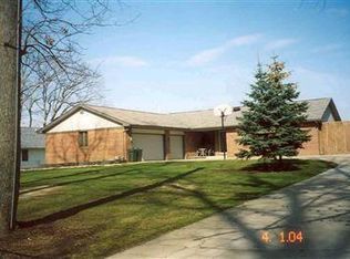 16455 Oakhill Dr, Linden, MI 48451