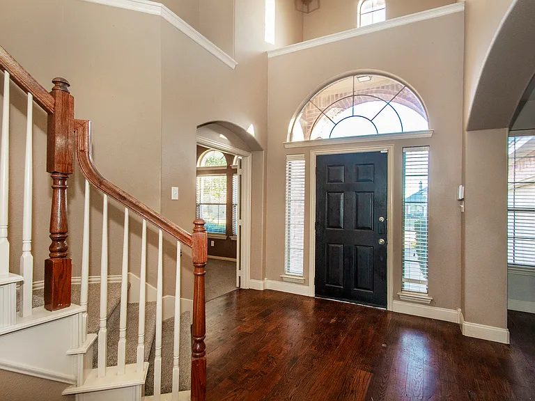 903 Fieldstone Dr — Photo 3