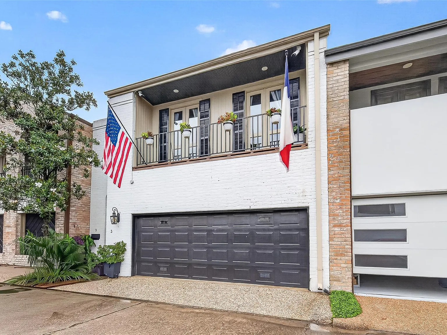 3 bed, 3.5 bath, 2388 sqft, $5,500 — Photo 1