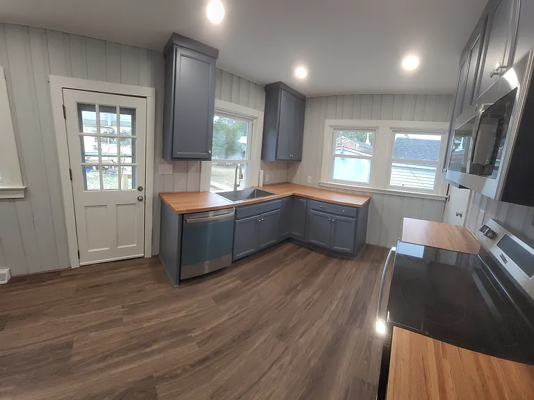 112 Barker St — Photo 15