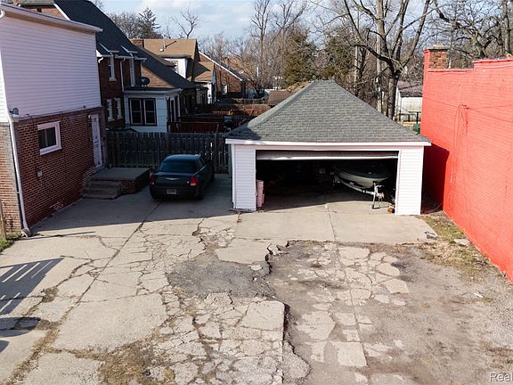3rd image of 15304 Rutherford St