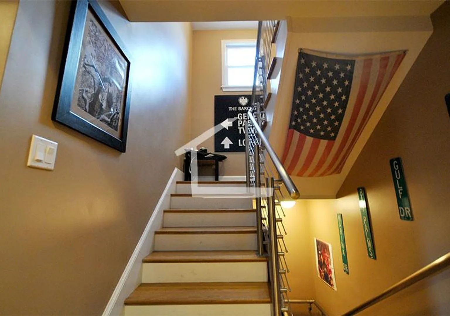 Charming 5 Bedroom — Photo 3