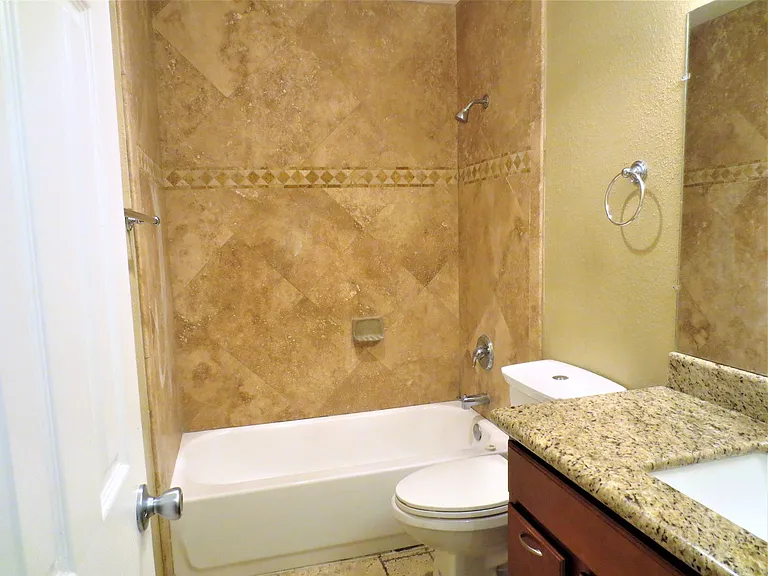 La Paloma Apartments — Photo 8