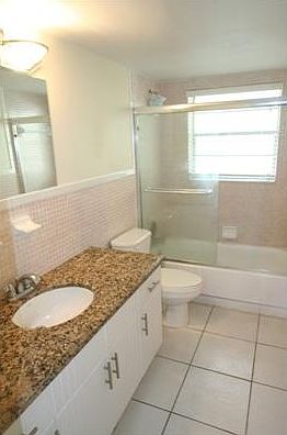 5th image of 221 Meridian Ave APT 201