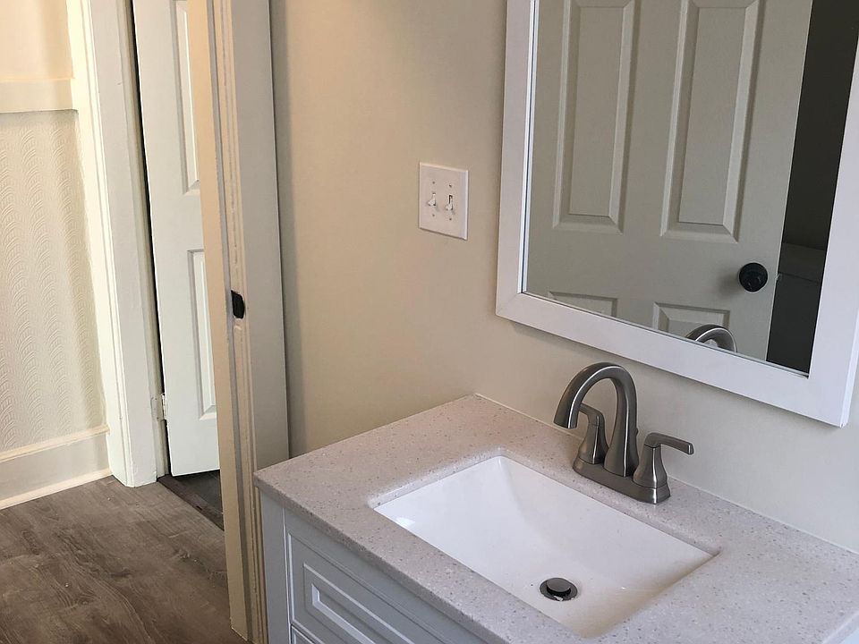 2nd image of 16 Brightwood Ave Floor 1