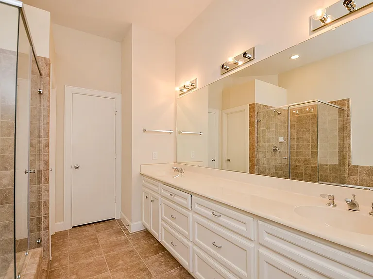 11315 S Main St #301 — Photo 27