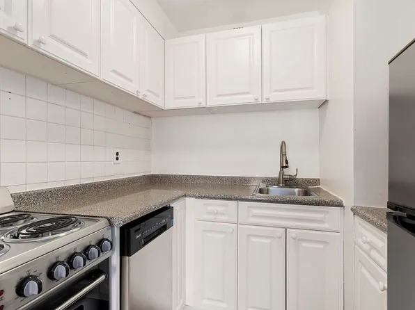 345 West 30th Street image 3 of 9