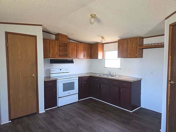 2nd image of 2241 Turnberry Rd