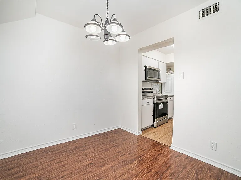 3131 Wycliff Ave — Photo 9