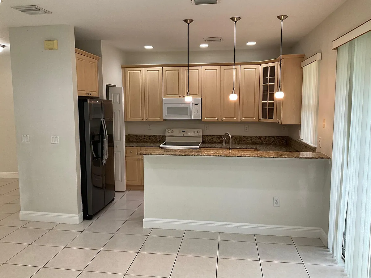 Building Photo - 6639 Hidden Cove Dr #47