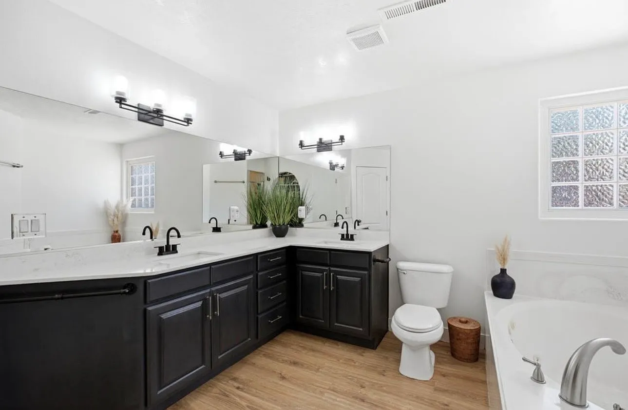 5 bed, 2431 sqft, $3,100 — Photo 3