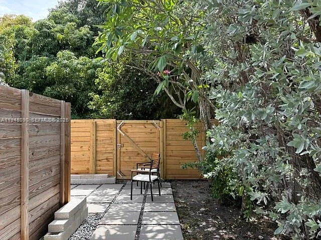 752 NW 24th Ct #1 — Photo 3