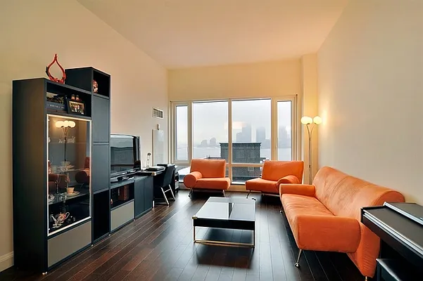 Rented by Compass | media 22