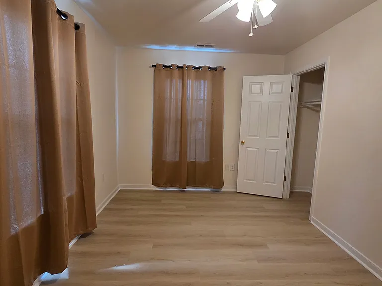 731 Catherine St — Photo 10