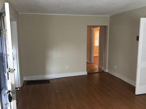 2nd image of 413 N Lovell Ave