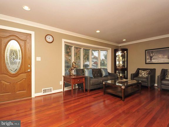 2nd image of 7461 Madeira Pl