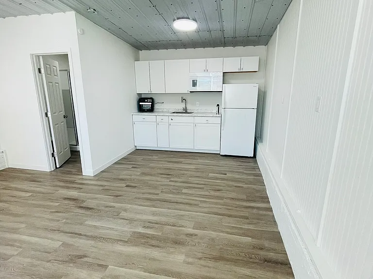 715 Winston Dr #C — Photo 3