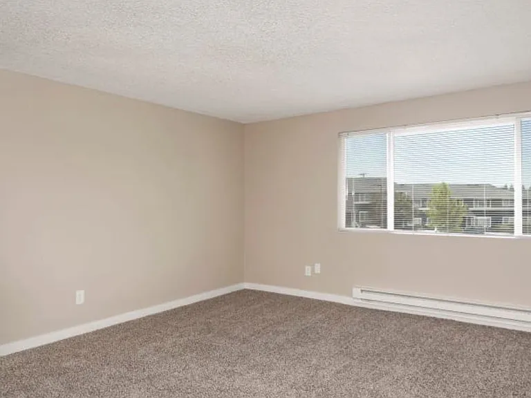 The Heights At Sheridan (Bayview Apts) — Photo 11
