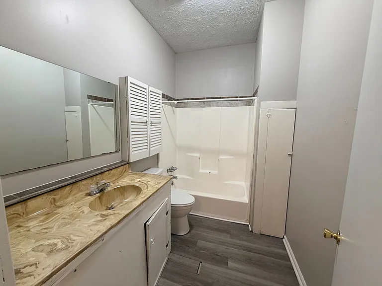 1005 N Oak St #B — Photo 13